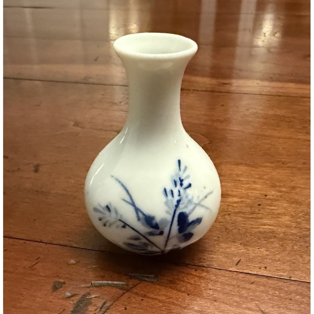 Vintage Liling China Miniature Blue & White Porcelain Bud Vase - Marked 醴陵